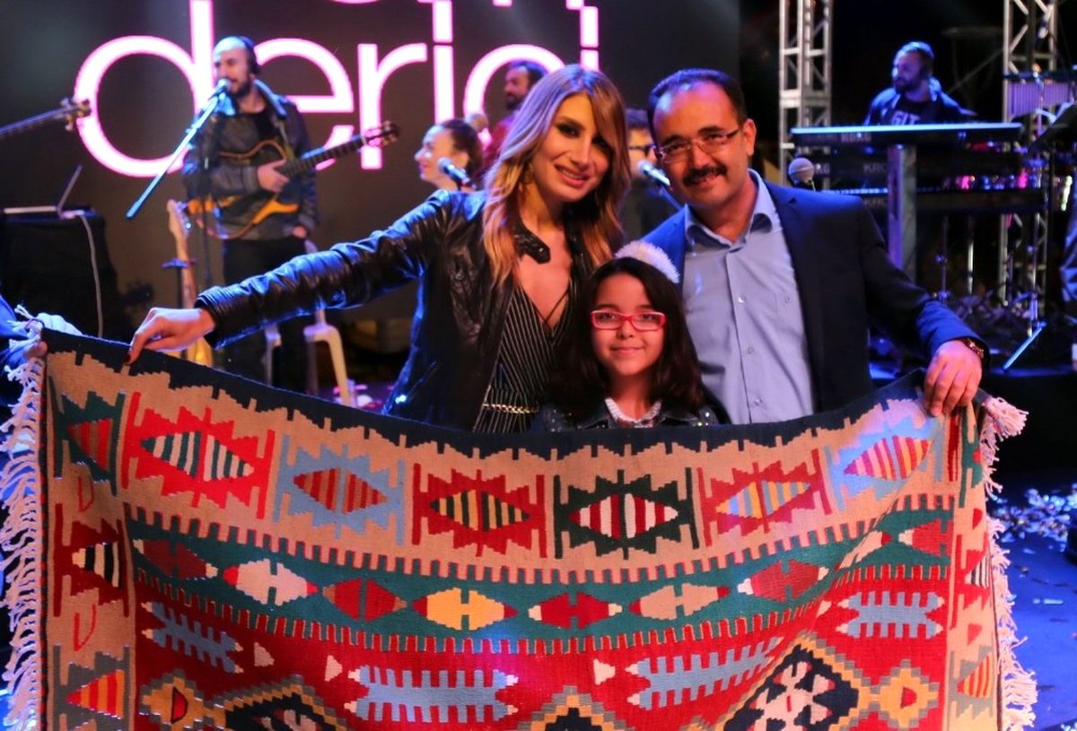İrem Derici Uşaklı Gençlerle Buluştu