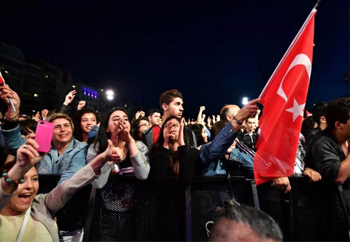 İzmir Gençlik Festivali\'nde Bayram Sevinci Yaşadılar