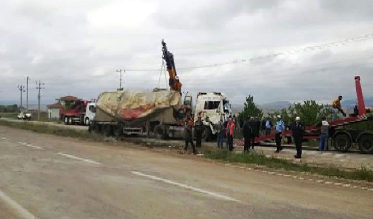 Kırşehir\'de Tır Devrildi
