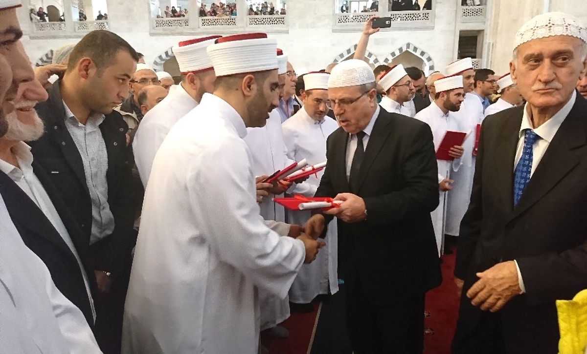 Kurra Hafızlar Mezuniyet Belgelerini Aldı