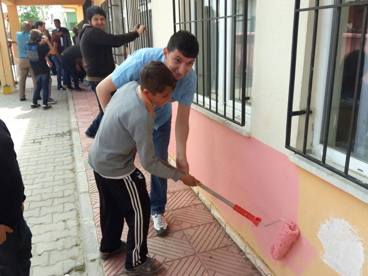 Kyk\'lı Gençler İlkokul Öğrencileriyle Gönül Bağı Kurdu