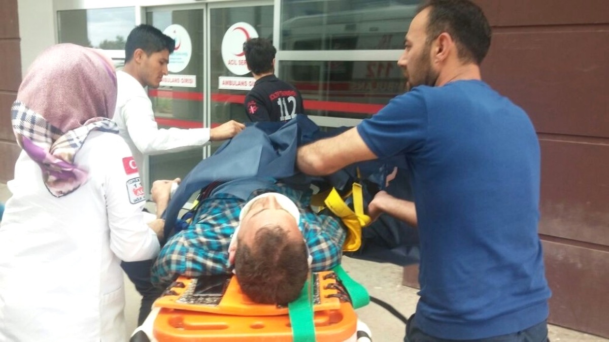 Otomobil ile Motosiklet Çarpıştı