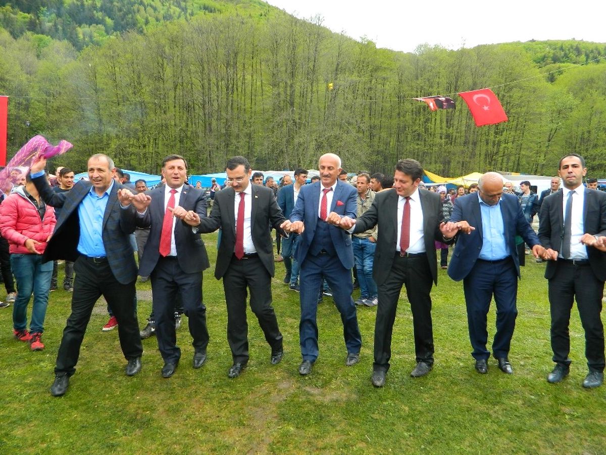 Posof\'ta 19 Mayıs Halayı