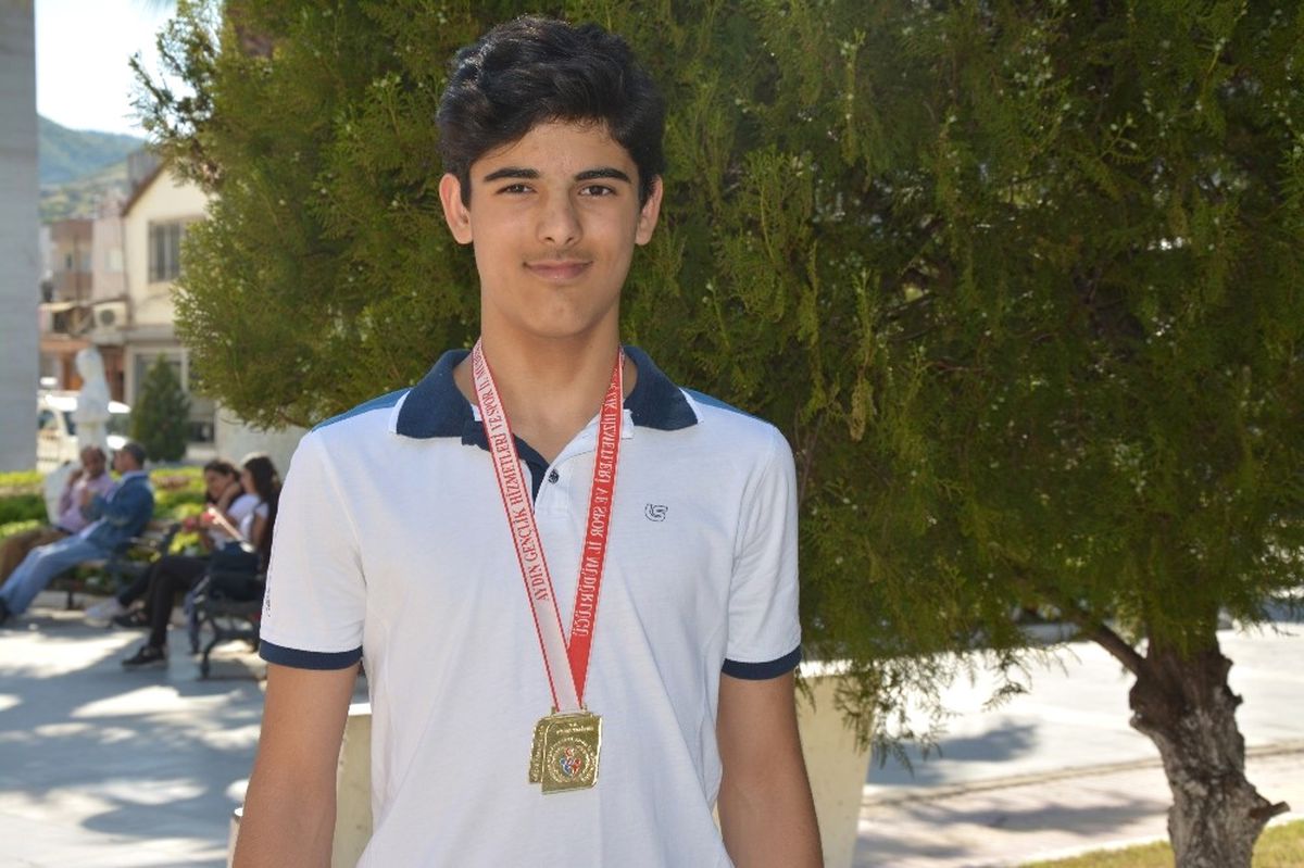 Sökeli Levent Atletizmdeki Başarısıyla Göz Doldurdu