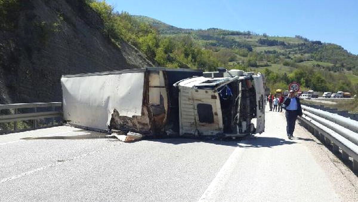 Sultanbeyli\'de Trafik Kazası: 1 Yaralı