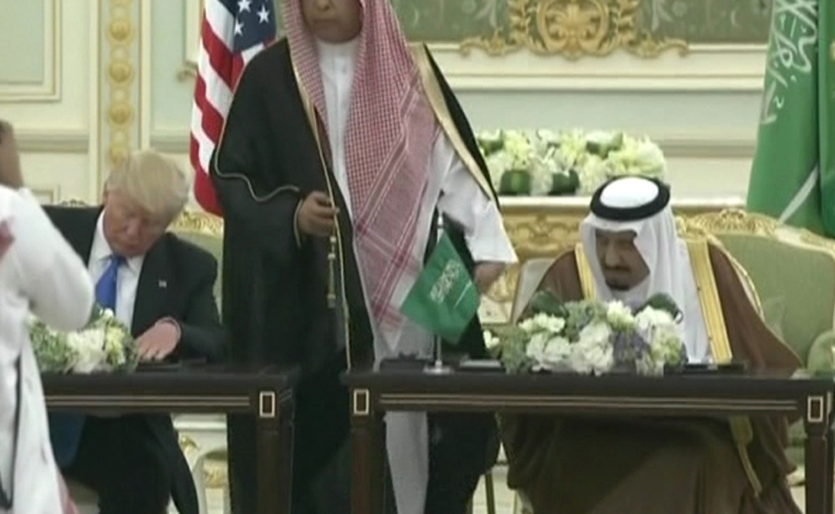 Suudi Kralı Salman ve Trump Arasında Imzalar Atıldı