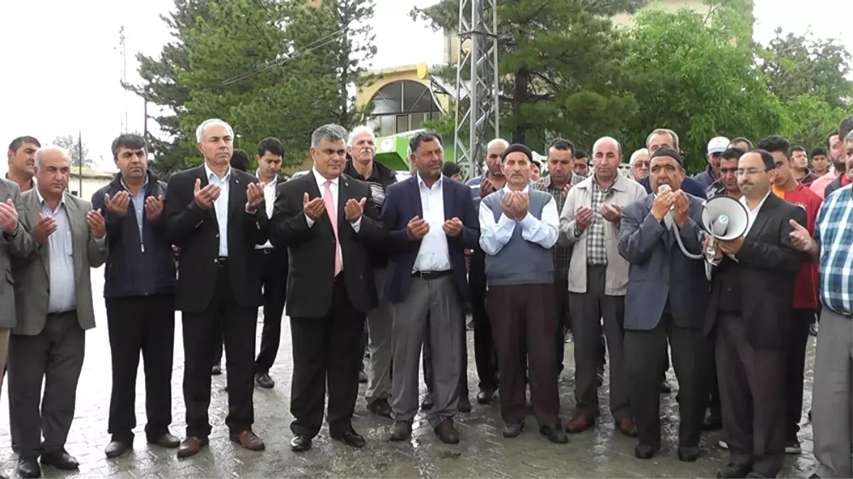 Tam Yağmur Duasına Başlamışlardı Ki...