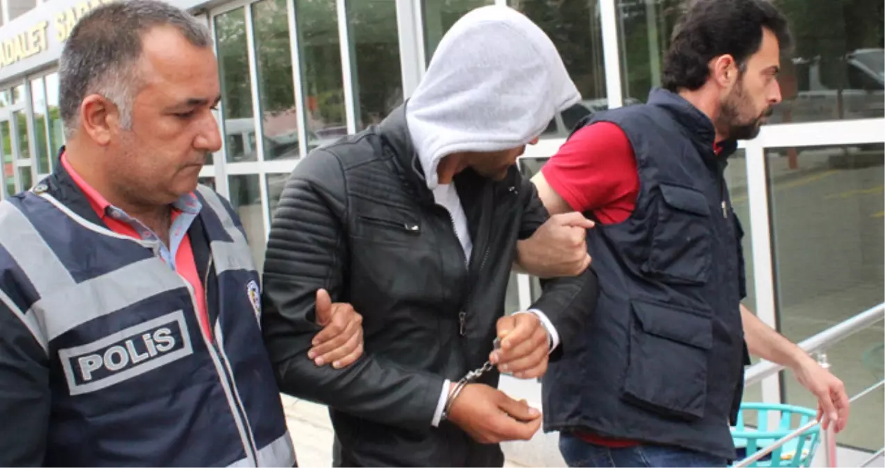 Tecavüz İçin Kaçırmaya Çalıştıkları Kızlardan Biri Karateci Çıkınca Dayağı Yediler