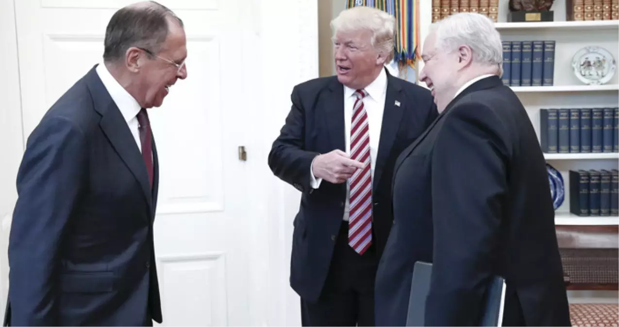 Trump\'ın Lavrov\'a Görevden Aldığı Comey İçin "Delinin Teki" Dediği Ortaya Çıktı