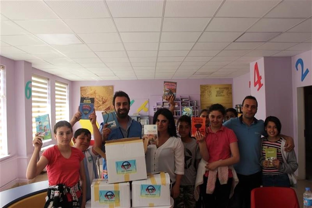 Tunceli\'de Okul Kütüphanelerine Kitap Desteği