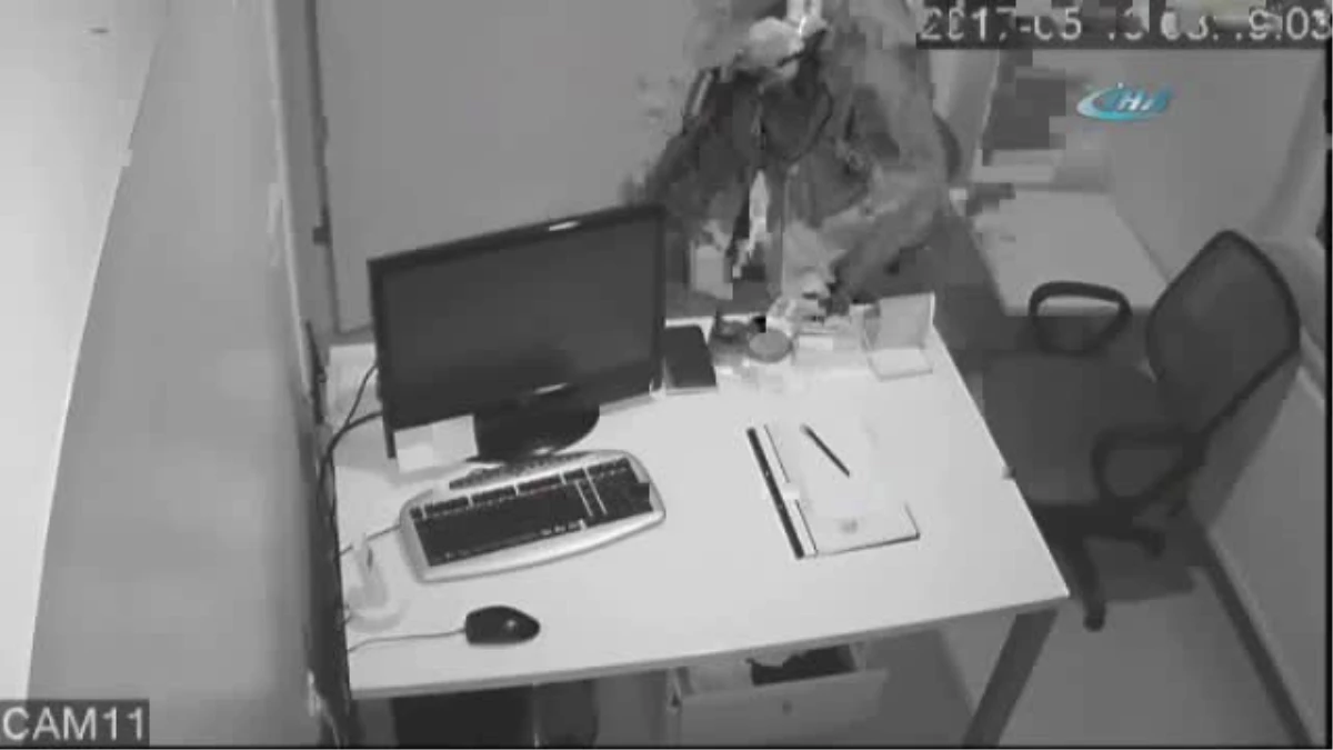 V Maskeli Hırsız Kameraya Takıldı