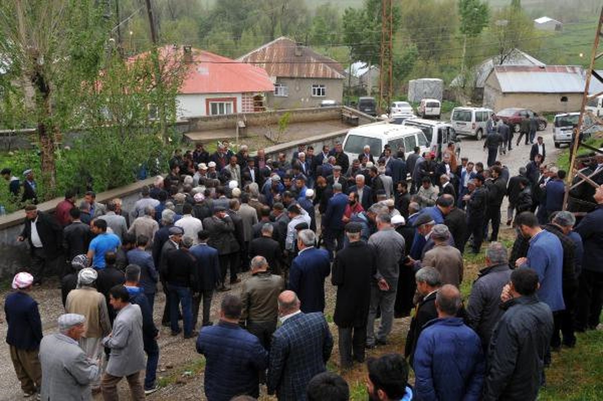 Yüksekova\'da Yıldırım İsabet Eden Çocuk Hayatını Kaybetti