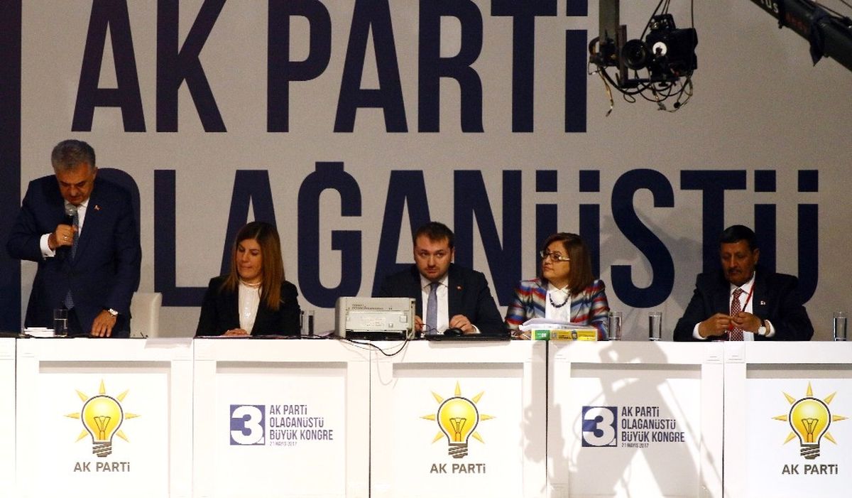 AK Parti\'de Tüzük Değişti