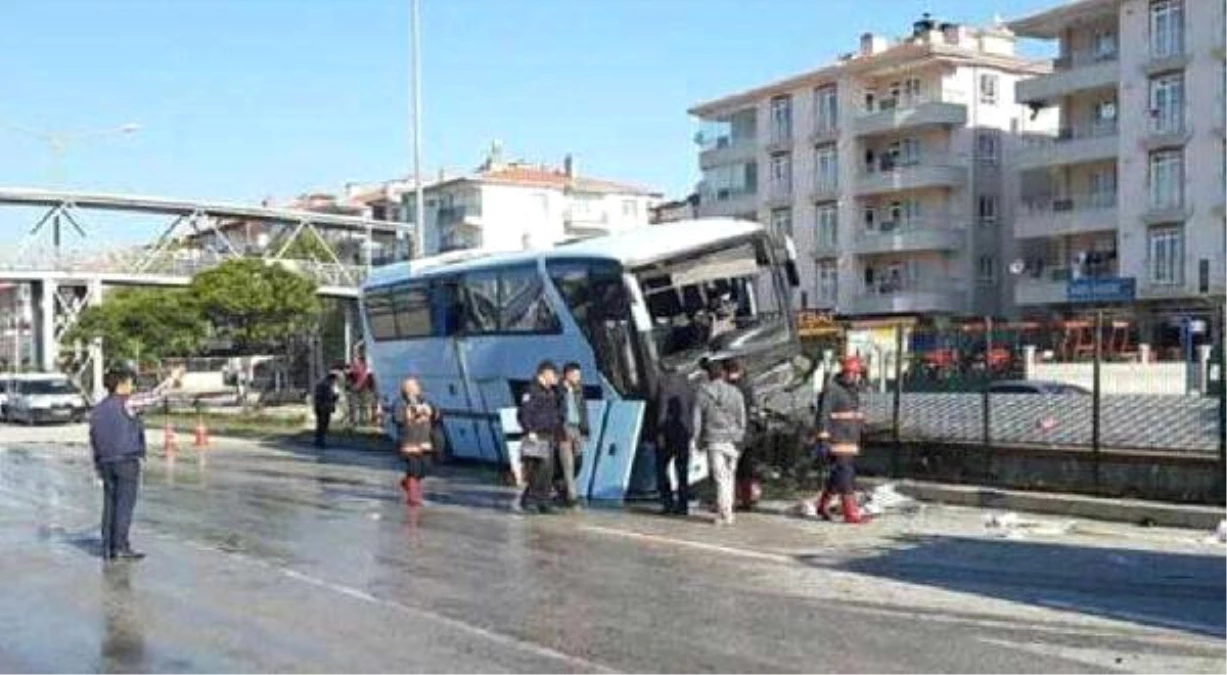 AK Parti Kongresine Gidenlerin Otobüsü Kaza Yaptı: 40 Yaralı