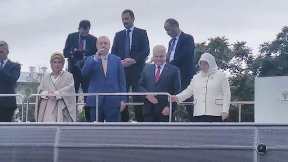 AK Parti\'nin 3\'üncü Olağanüstü Büyük Kongresi \'Recep Tayyip Erdoğan\' Sloganlarıyla Başladı (2)