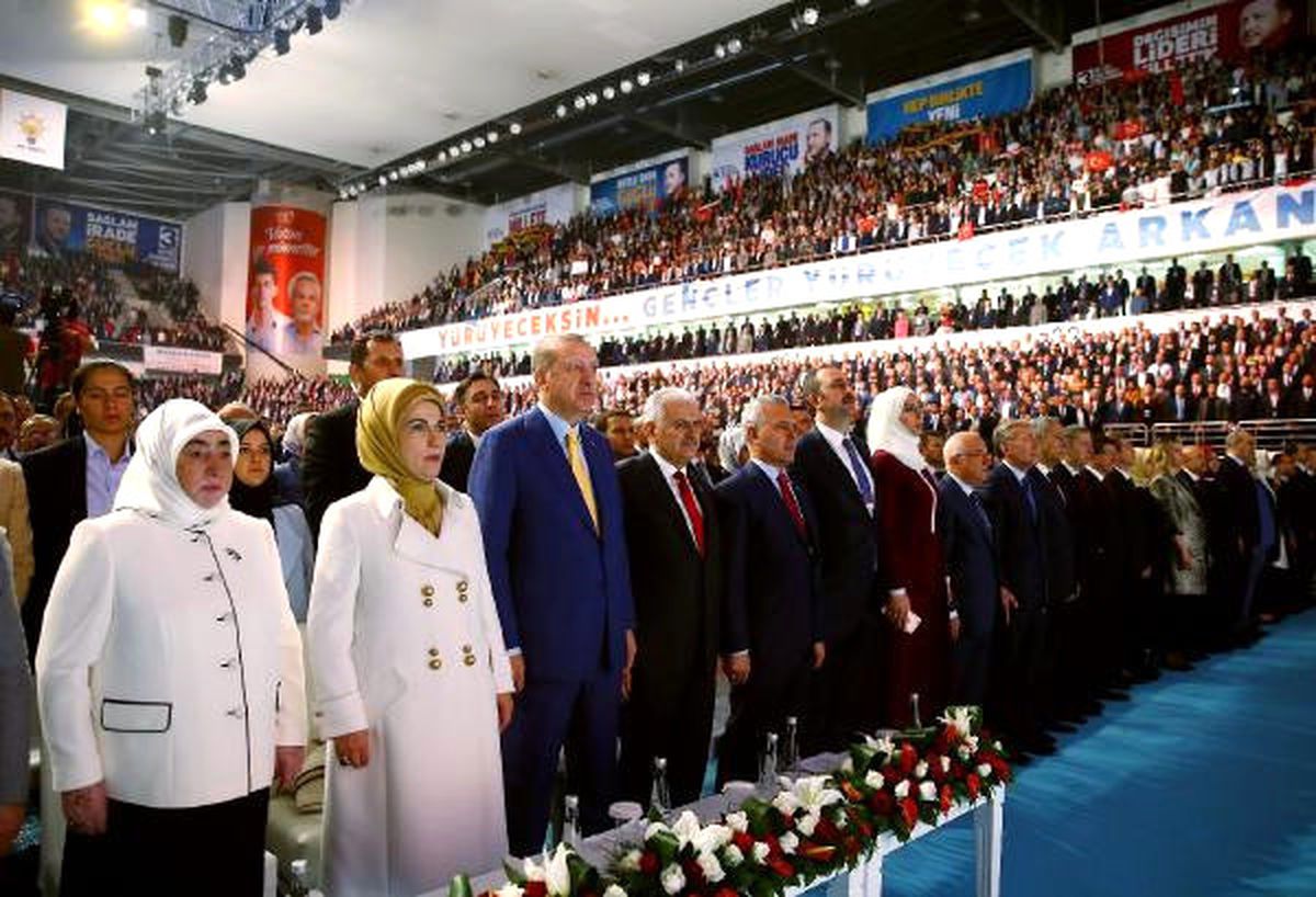 AK Parti\'nin 3\'üncü Olağanüstü Büyük Kongresi \'Recep Tayyip Erdoğan\' Sloganlarıyla Başladı (32)