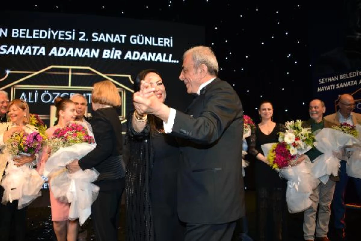 Ali Özgentürk\'ün 50\'nci Sanat Yılına Görkemli Kutlama