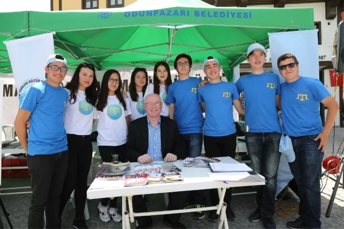 Başkan Kurt Kırımlı Soydaşlara Destek Verdi