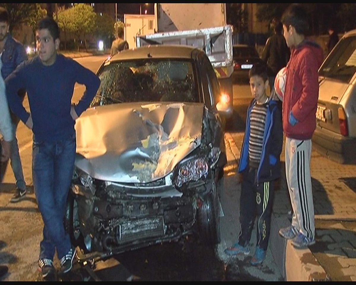 Erkilet Bulvarı\'nda Trafik Kazası: 5 Yaralı