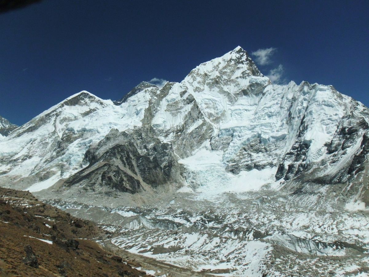 Everest\'e Tırmanmaya Çalışan Dağcı Hayatını Kaybetti