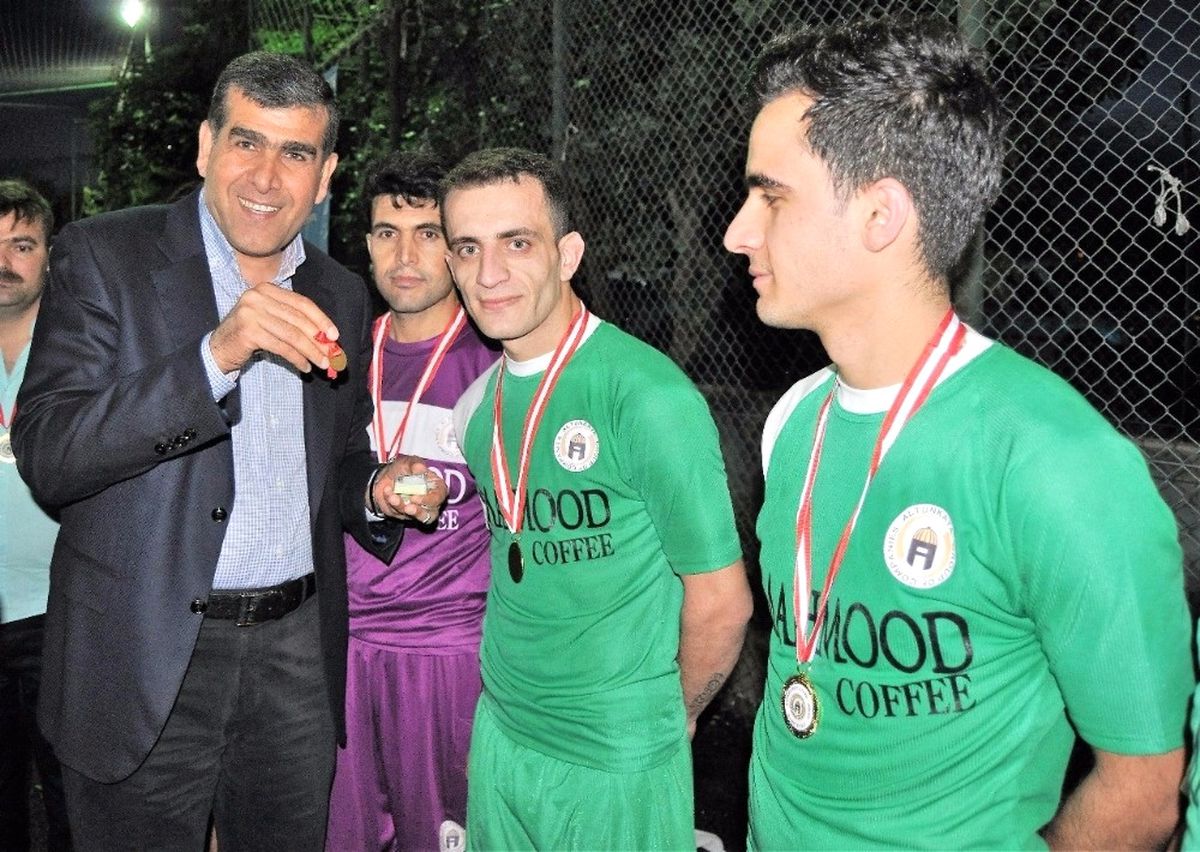 Futbol Turnuvasında Şampiyon Olan Takıma Altın Ödülü