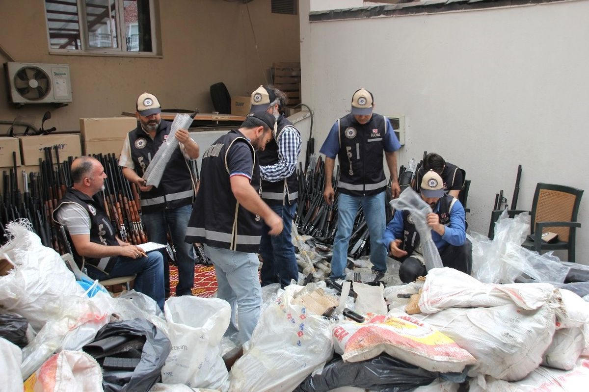 Hatay\'da 1 Kamyon Kaçak Silah Ele Geçirildi
