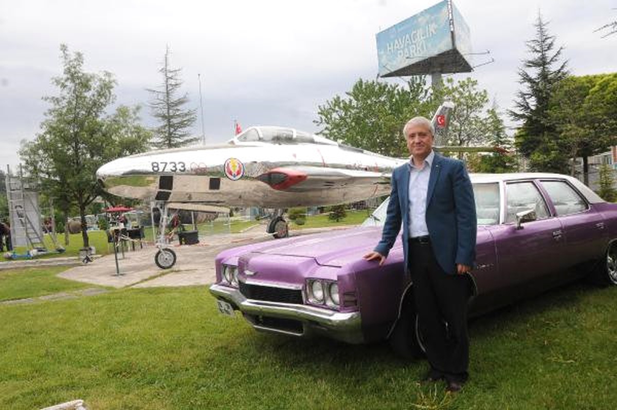 Havacılık Parkı\'ndaki Uçaklar, Klasik Otomobillerle Buluştu