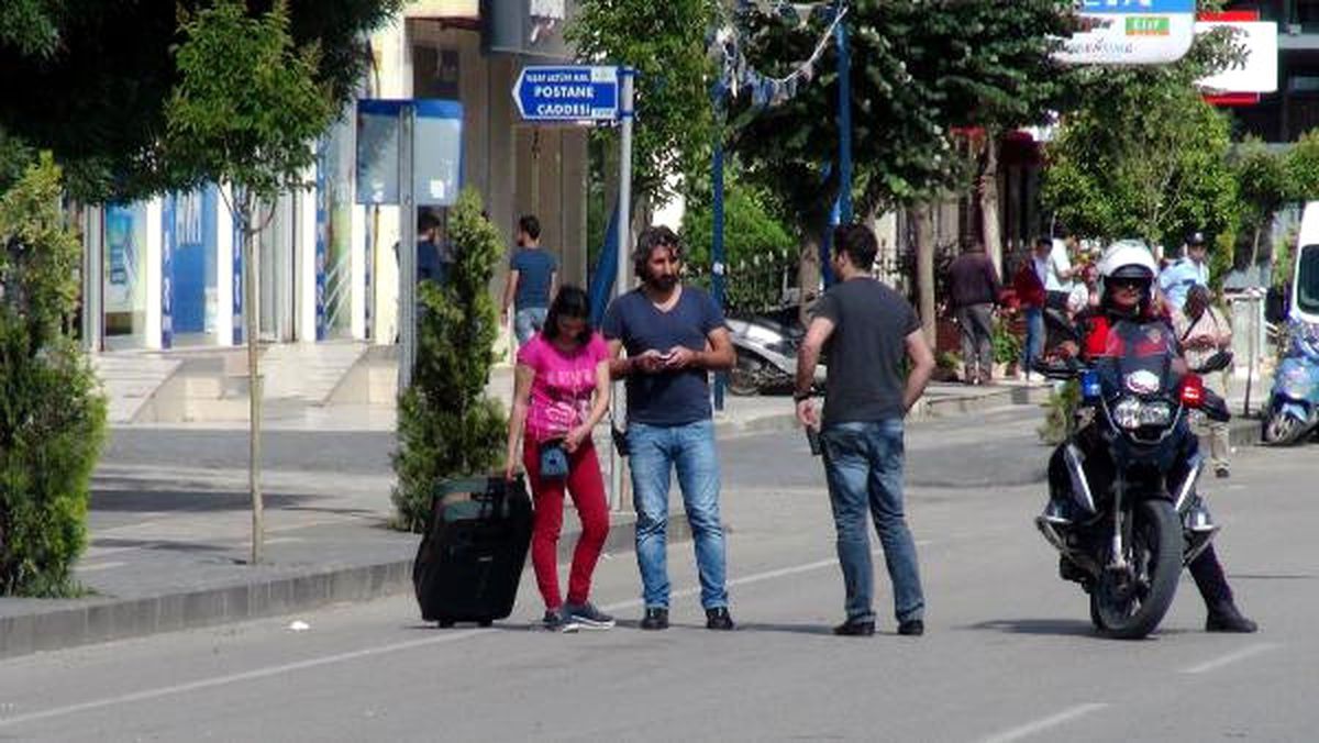 Minibüs Şoförünün Yola Bıraktığı Valiz Paniğe Neden Oldu