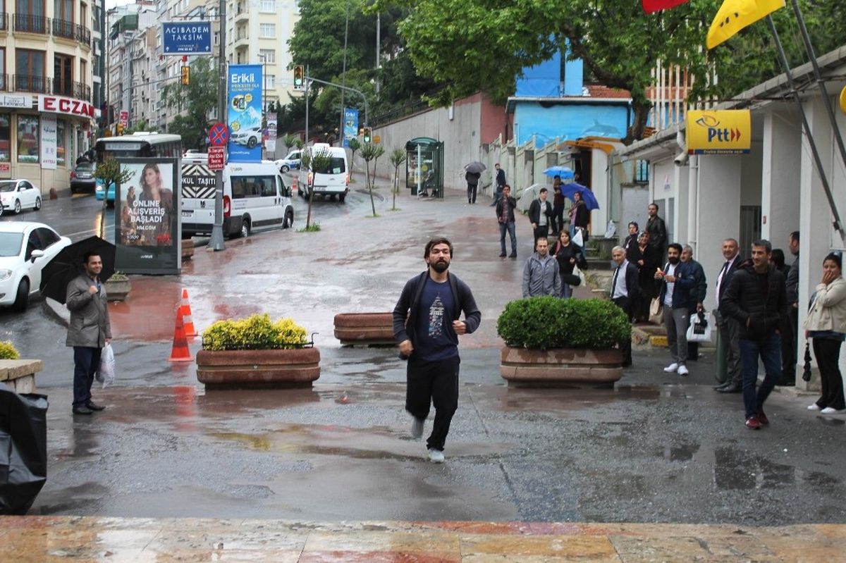 KPSS\'ye Geç Kalan Adaylar Görevlilere Dakikalarca Dil Döktü