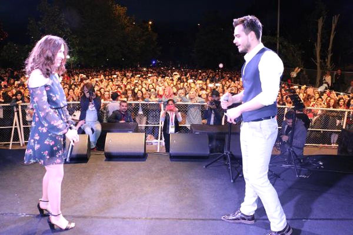 Sahnede Sürpriz Evlilik Teklifi