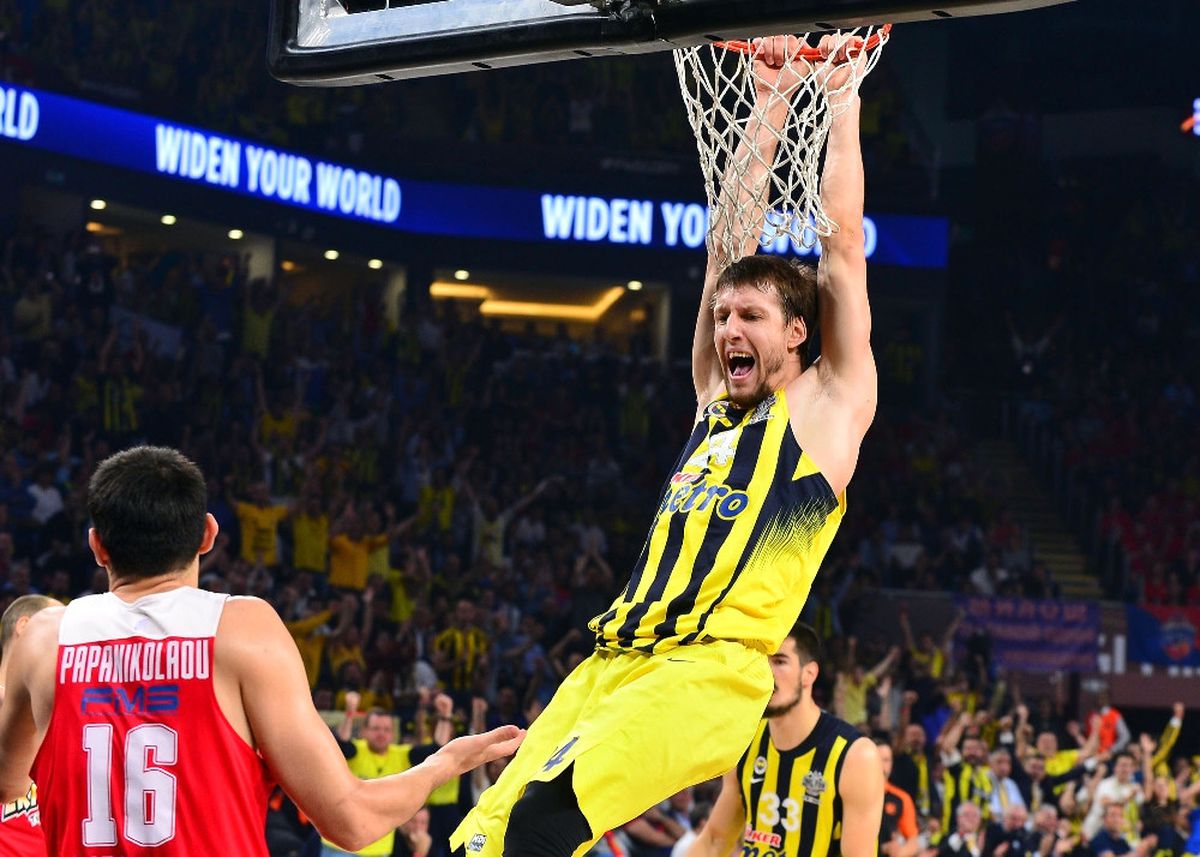 Türkiye\'ye 7. Kez Basketbolda Kupa Geldi