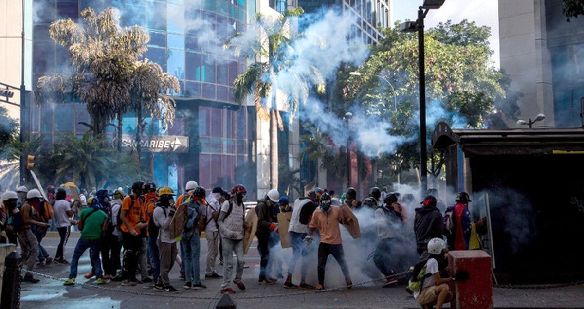 Venezuela\'da Hükümet Karşıtlarının Düzenlediği Gösterilerde 46 Kişi Öldü