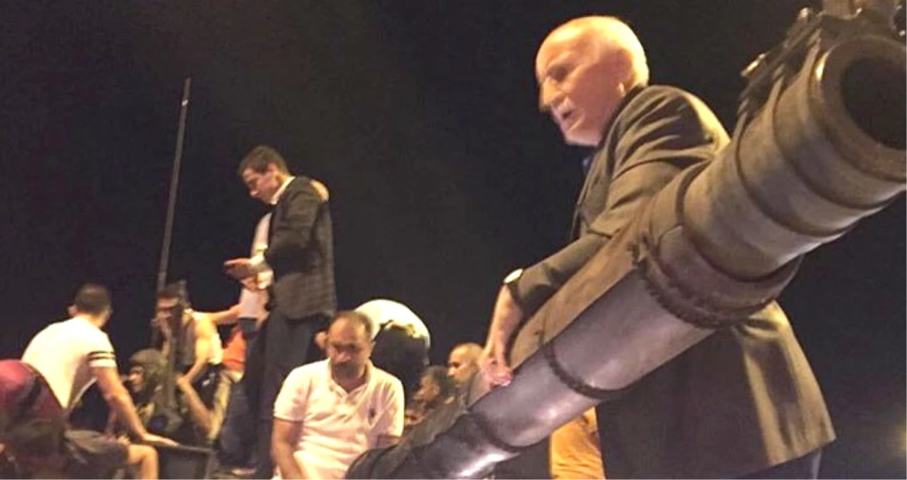 AK Parti\'de Yaşar Karayel MKYK\'dan Gitti, Yerine Oğlu Emrah Karayel Geldi