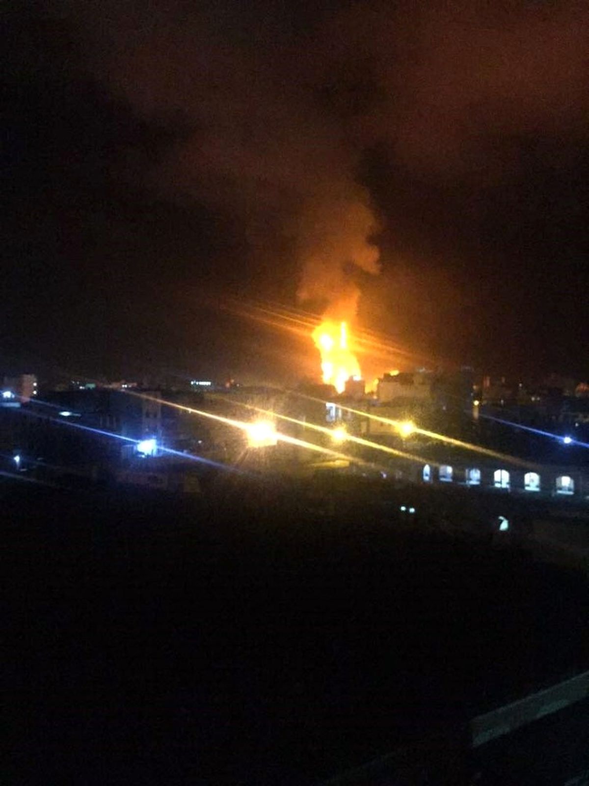 Yemen\'de Silah Deposuna Roketli Saldırı