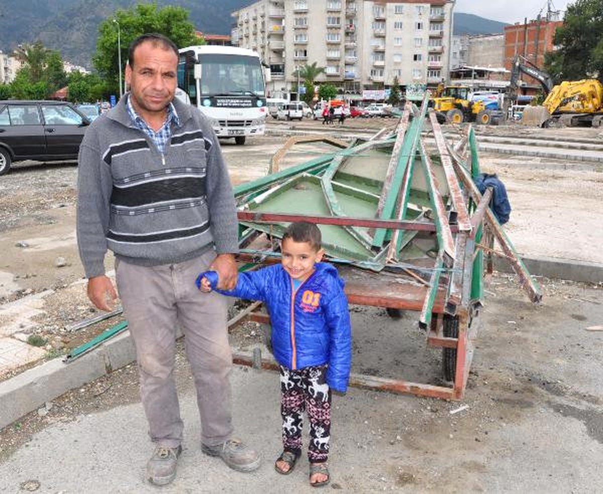Yıkım Sahası Onlar İçin Ekmek Kapısı Oldu