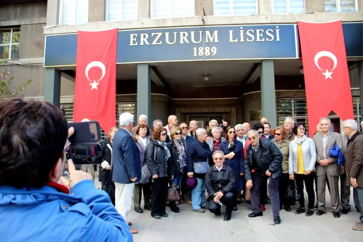 50 Yıl Önce Mezun Oldukları Lisede Buluştular