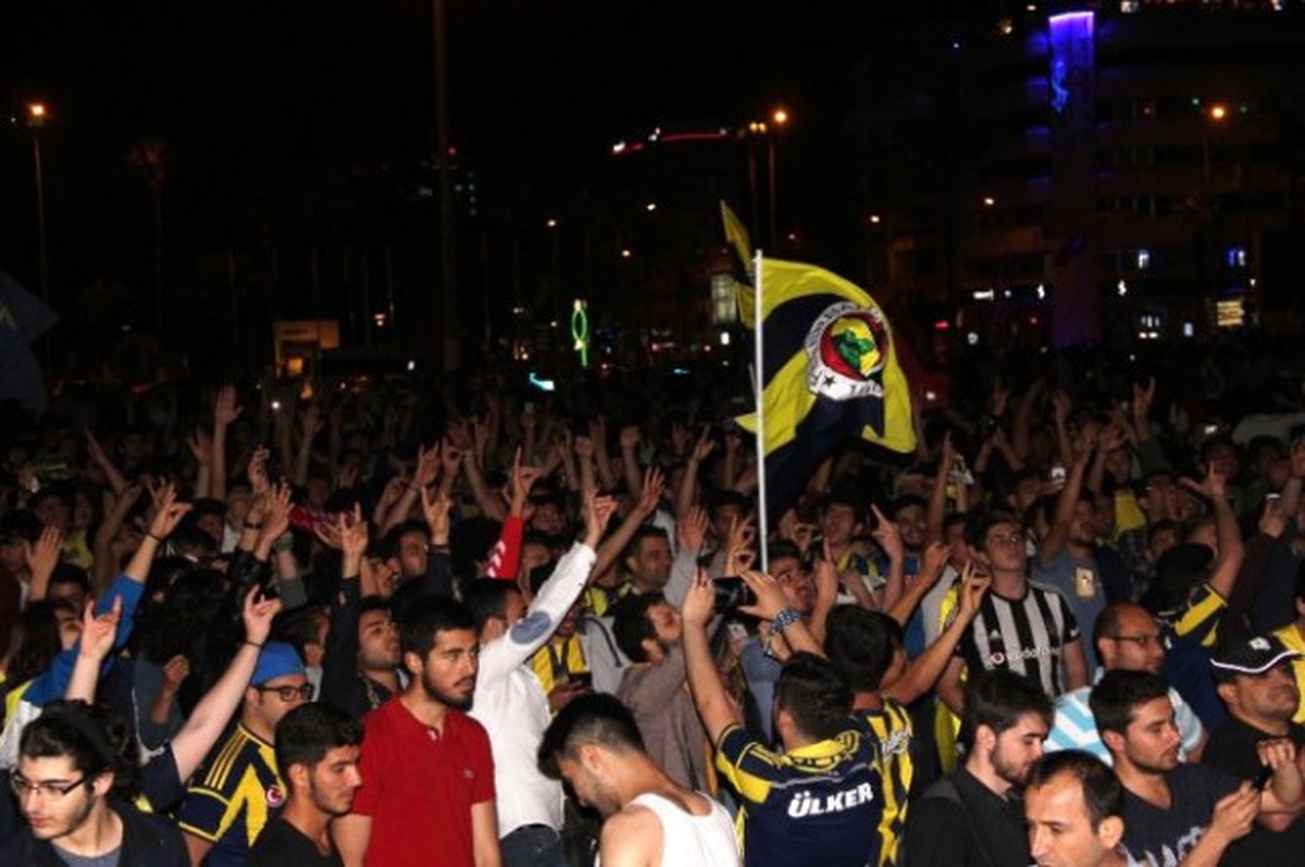 Adana\'da Fenerbahçeliler Avrupa Şampiyonluğu\'nu Kutladı