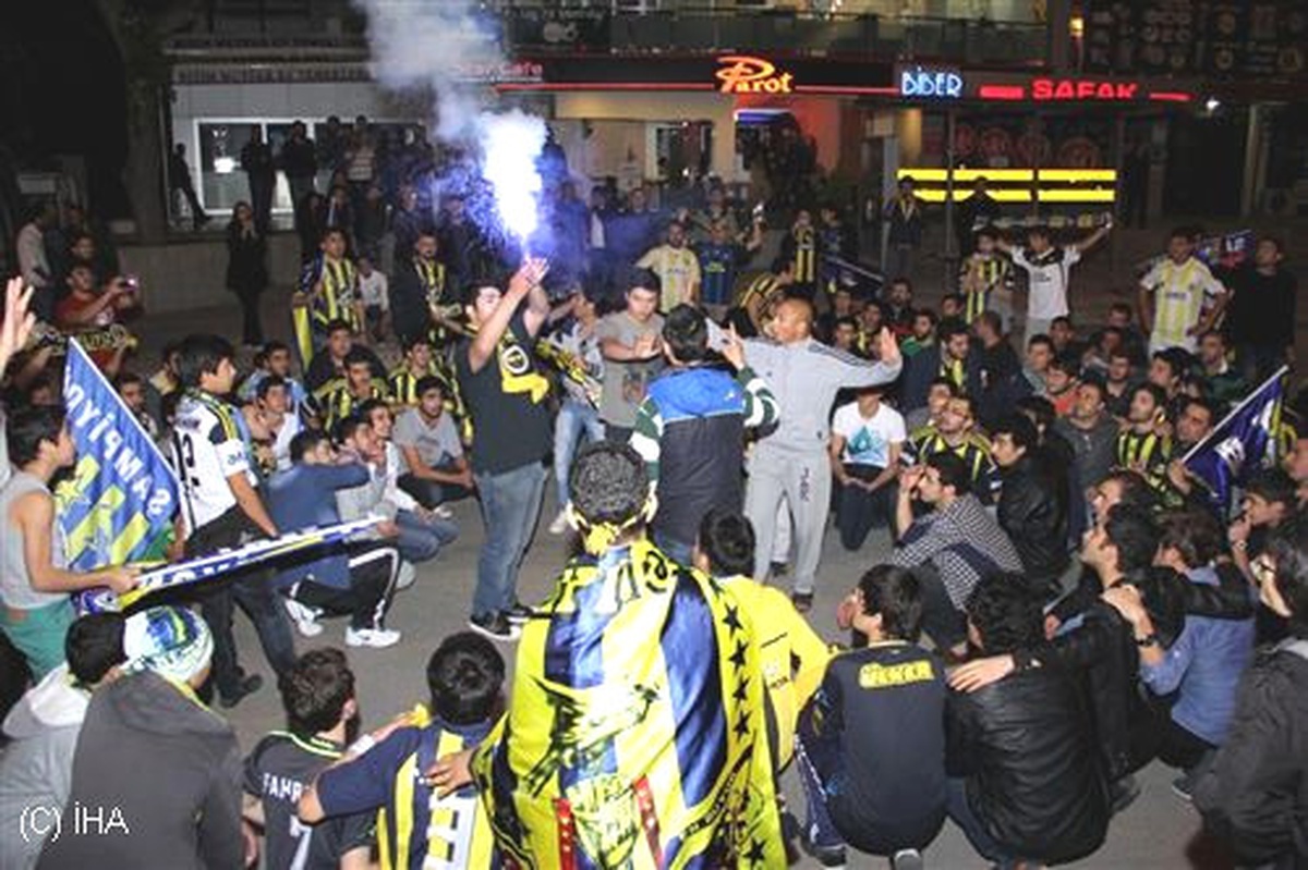Adana\'da Fenerbahçeliler Avrupa Şampiyonluğu\'nu Kutladı