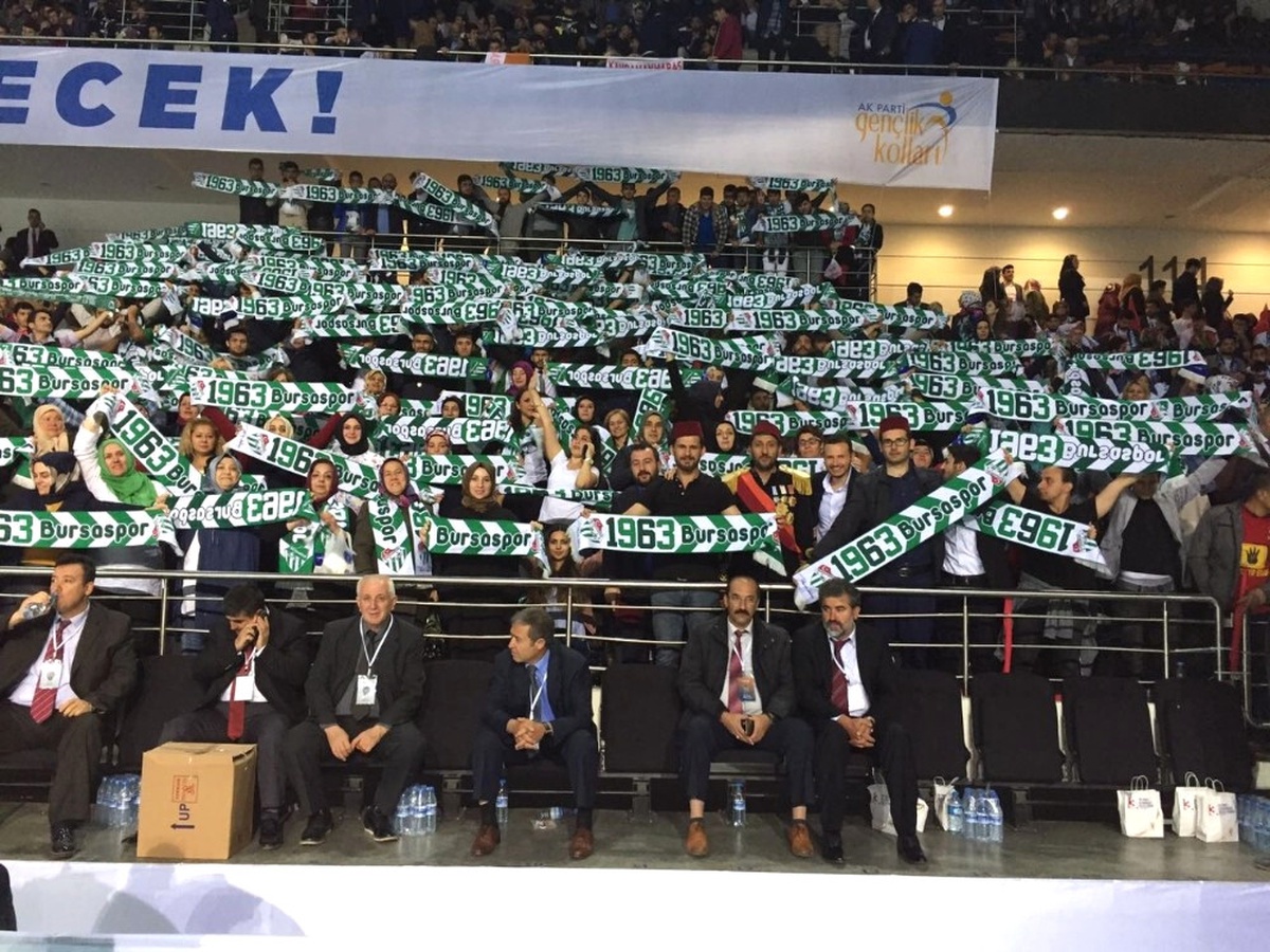 AK Parti Bursa Teşkilatı Üyeleri 52 Otobüs ile Tarihi Kongreye Çıkartma Yaptı
