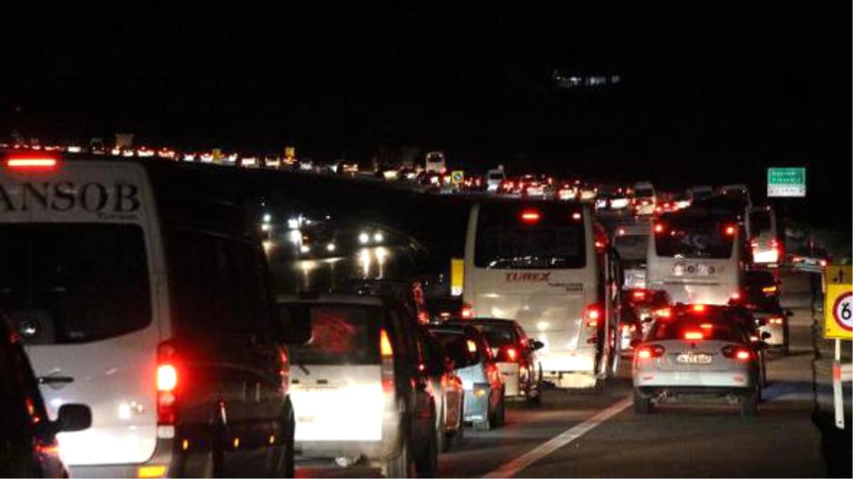 Anadolu Otoyolu\'nun Gerede Kavşağında Trafik Yoğunluğu