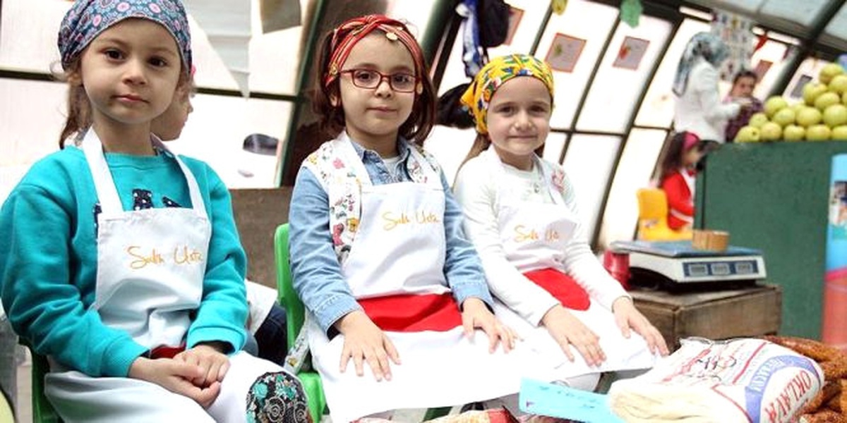 Anaokulu Öğrencileri Yetimler Için Pazarcı Oldu