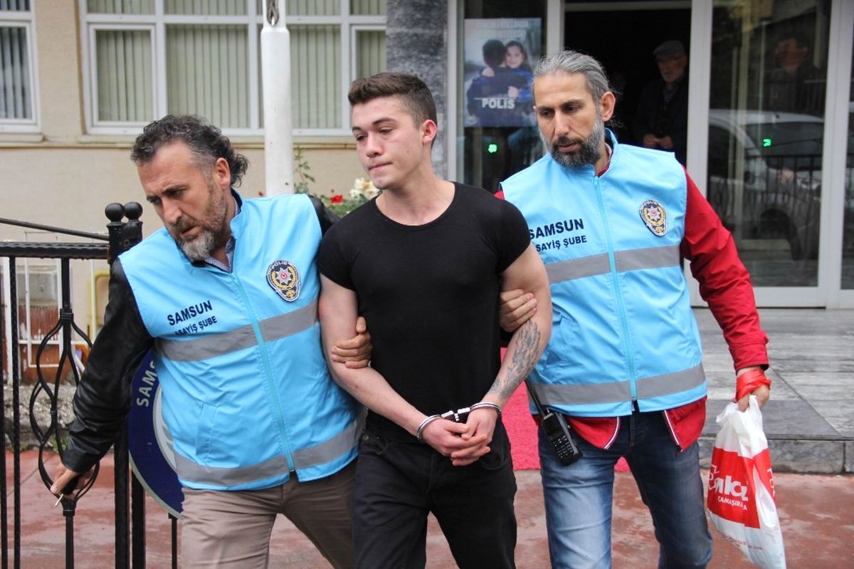 Avm\'deki Cinayetin Katil Zanlısı Genç Adliyede