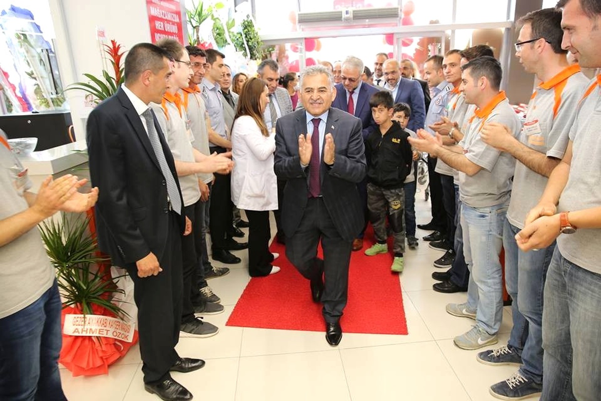 Başkan Büyükkılıç, "Açılan İş Yerleri Büyümenin, Gelişmenin ve Ticaret Hacminin Bir İfadesidir"