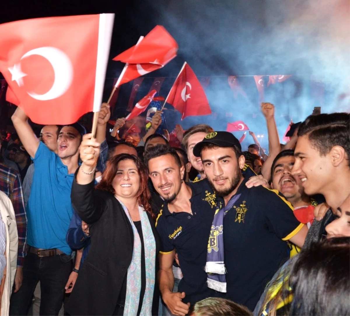 Başkan Çerçioğlu, Fenerbahçe\'nin Kupa Coşkusuna Ortak Oldu