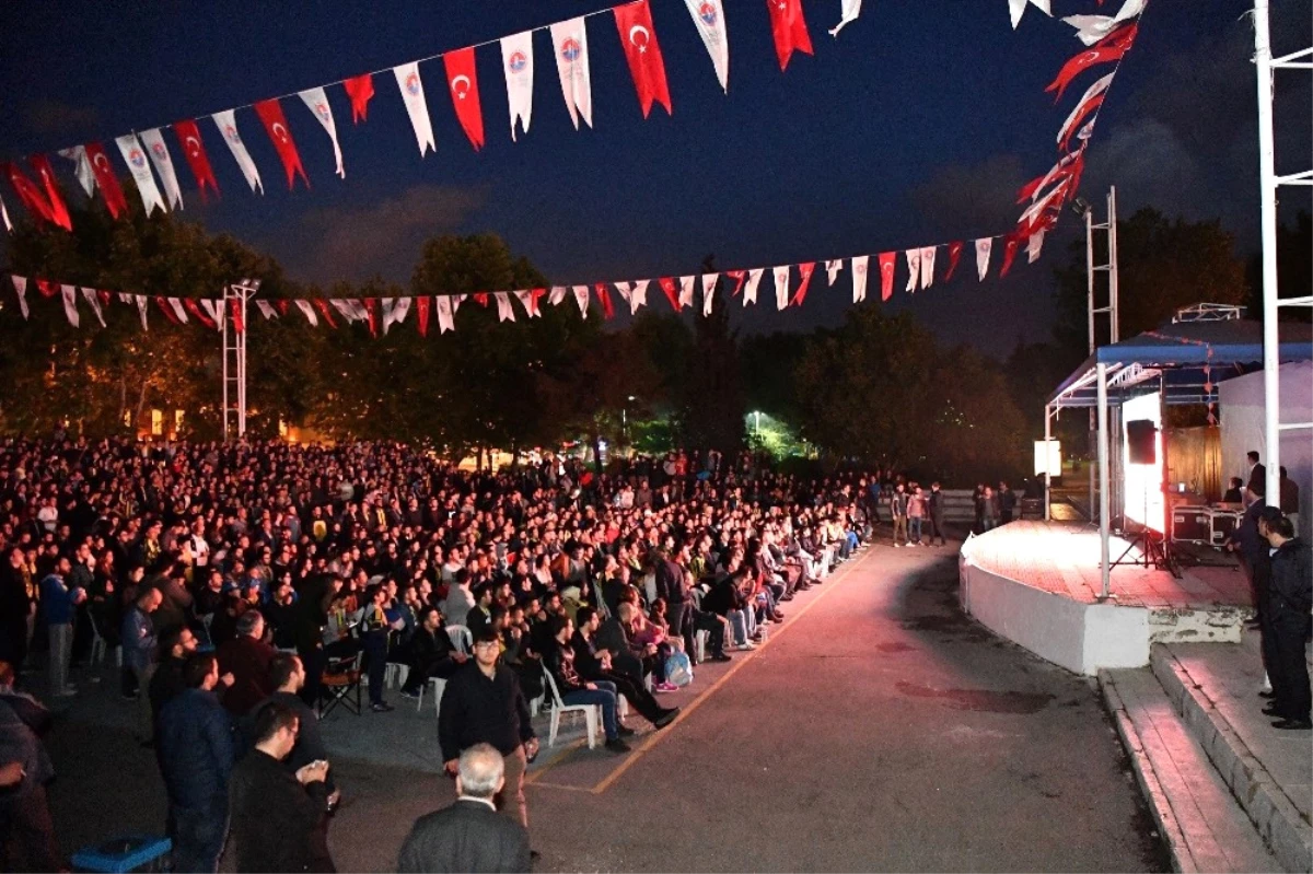 Başkan Kılıç, Fenerbahçe Erkek Basketbol Takımı\'nın Şampiyonluğunu Taraftarlarla Kutladı