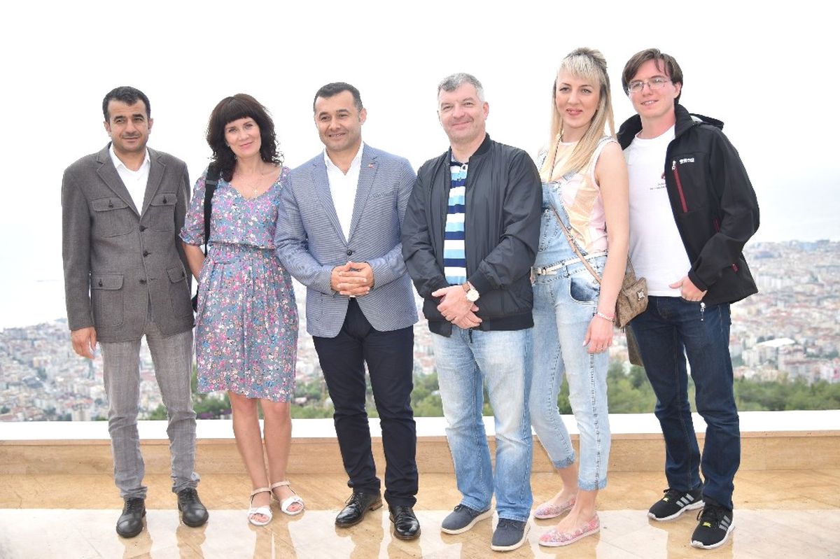 Başkan Yücel, Kardeş Şehir Heyetlerine Tavşandamı\'nı Gezdirdi