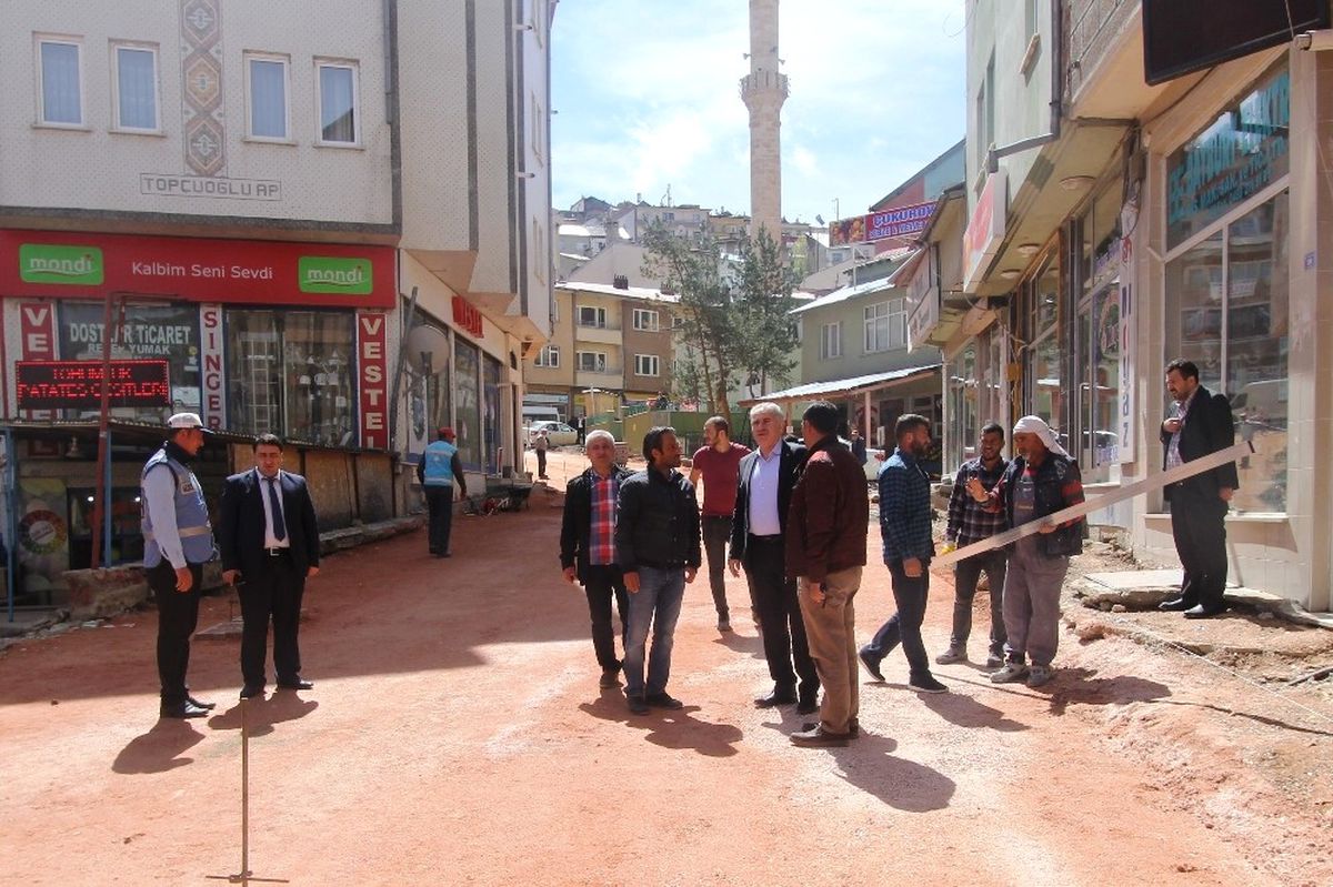 Bayburt Belediyesi Yol ve Sosyal Donatı Çalışmalarına Devam Ediyor