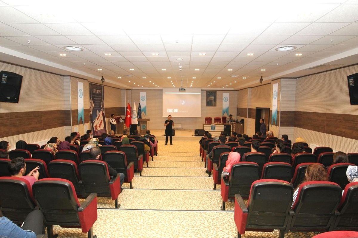 Bitlis\'te \'Etkili İletişim ve Motivasyon\' Konferansı