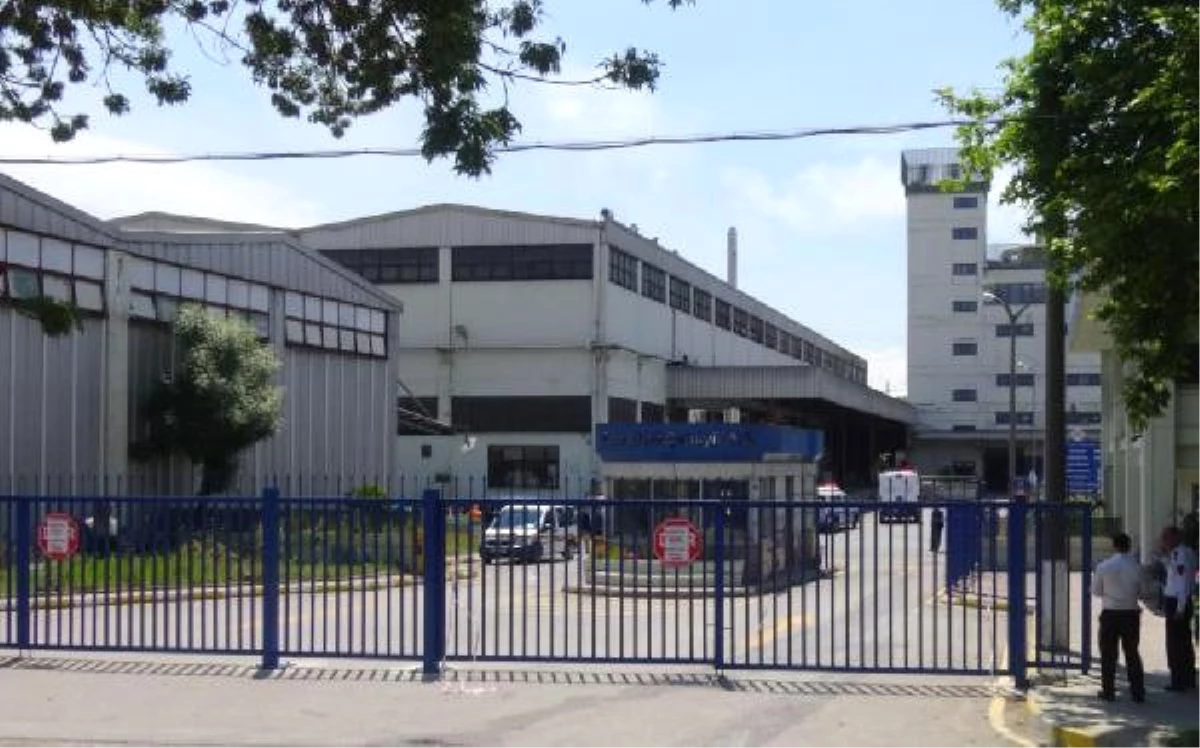 Çayırova\'da Cam Elyaf Fabrikasında Yangın Ucuz Atlatıldı