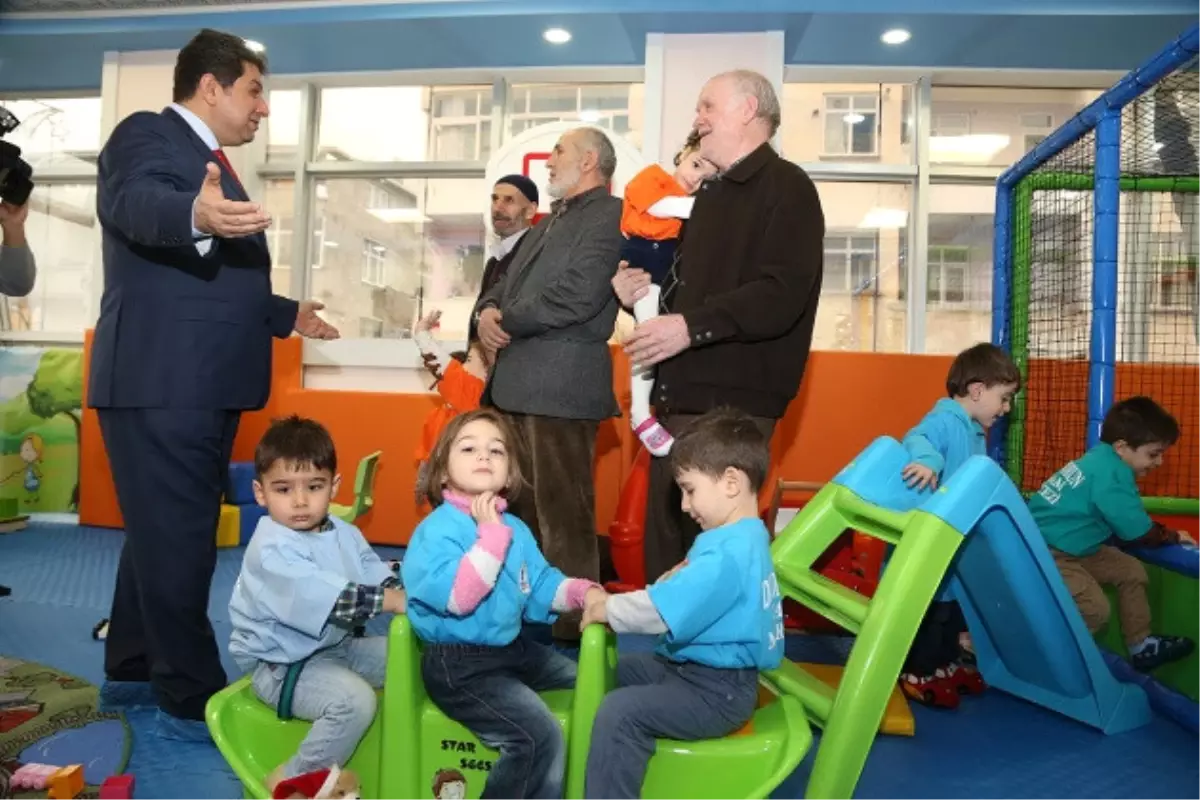 Dede, Nine, Torun Hepsi Mezun